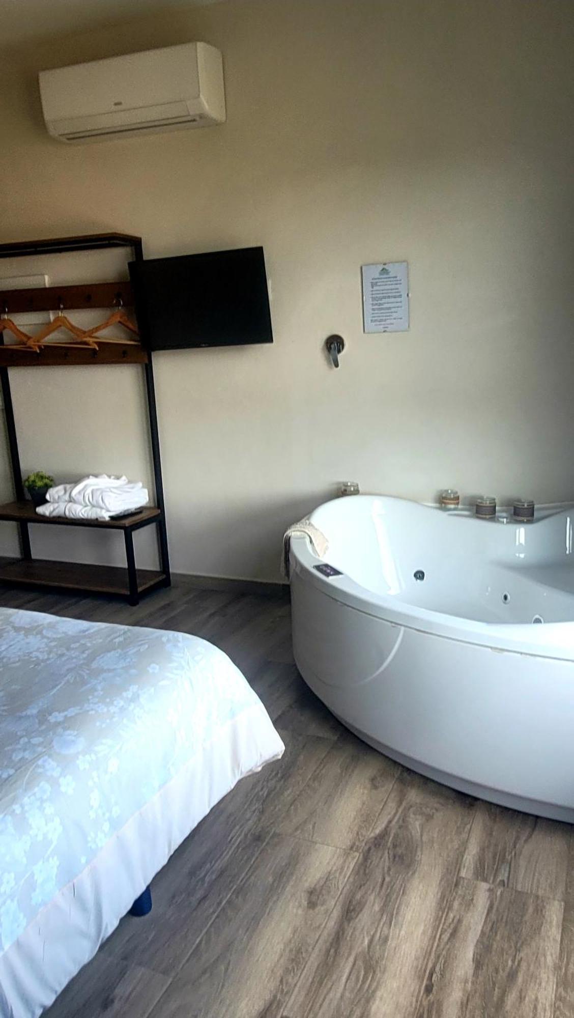 Casas Rurales Maribel - Complejo Moradas Del Cerro 2 - Suites Con Jacuzzi En Alcala Del Jucar Casas del Cerro Rum bild