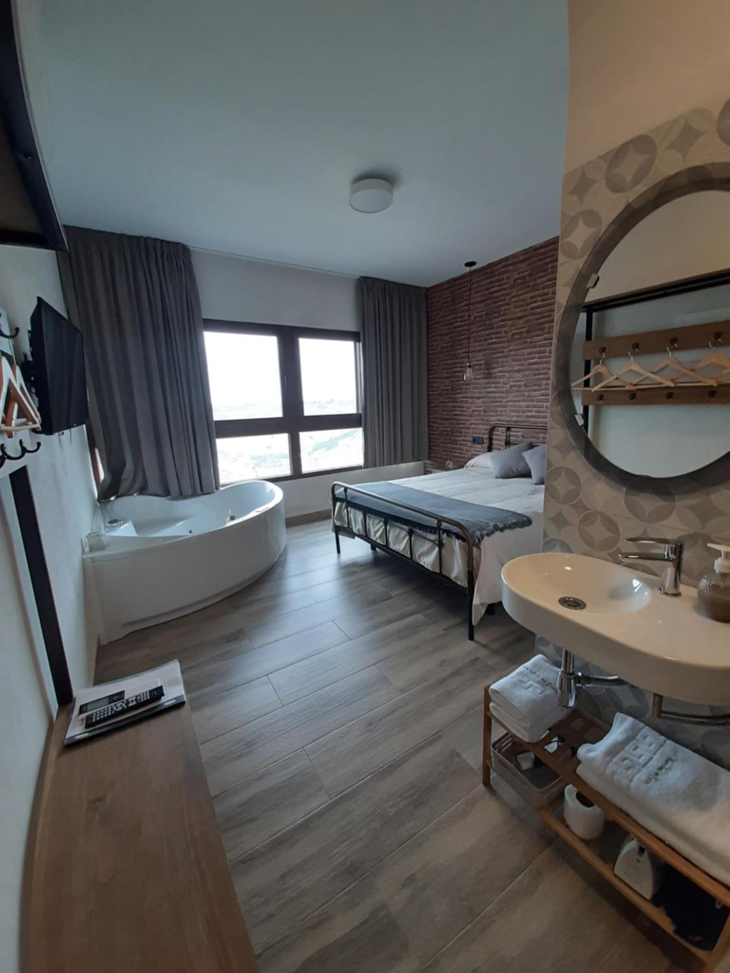 Casas Rurales Maribel - Complejo Moradas Del Cerro 2 - Suites Con Jacuzzi En Alcala Del Jucar Casas del Cerro Rum bild